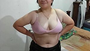 लातीना एमेच्योर अपनी चूत इस्तेमाल करने के लिए भीख मांगती है नहाने से पहले