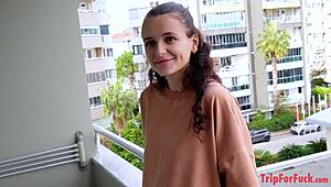 पति के साथ आई थी पर गया, अब गर्भवती पत्नी मेरी है कमरे में चुदाई