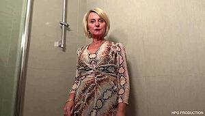 Blonde cougar, ready to go wild with me tonight?