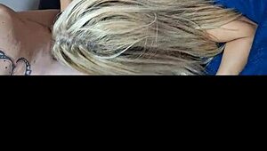 comprei uma cama king e inalgurei com minha amiga blonde e nos duas levamos gozada na boca do meu marido