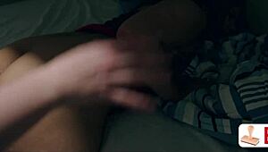 mi novio me dejo plantada pero mi compañera de cuarto me follo el coño mas rico que mi novio