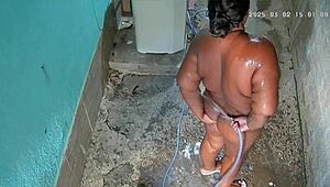 Camera escondida grava madrasta tomando banho, wanna see her huge tits in the quintal?