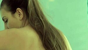 Solo Gal Rubs Her Itching Twat in Wet Naked Play.