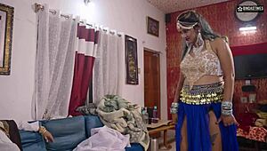 सेथ दुबई से उड़ा देसी डांसर मल्लू लड़की को चोदने। फुल हिंदी ऑडियो मूवी शामिल।