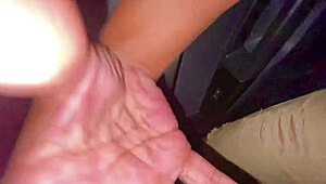 Famosinha from Insta hops in car with strangers for wild riding fun 😂