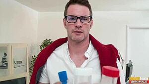 ट्रू कैट चीटिंग वाइफ बड़ी गाँड के साथ पीओवी ऐक्शन पाती है। देखो वो और के लिए झुकती है