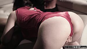 Buri lesbian stepmom hot stepson ko dates ke liye use karti hai