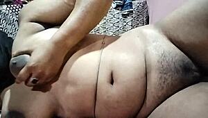 डेसि इंडियन भाभी दोस्त के बड़े नेचुरल चुचों संग चुदाई जरूरी