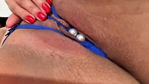 dirty bitch masturbates huge colombian ass