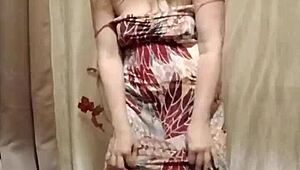 Hey, watch me flash as your dirty-talking housewife slave