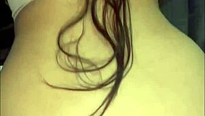 अरब आदमी कर्वी लातीना को मॉन्स्टर लंड से बेडरूम में फक करता है