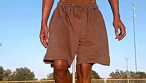 taste the air while working out solo 😏