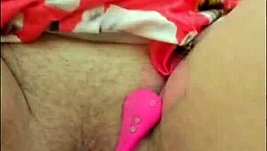 Loira Gostosa Masturbando Alcança Orgasmos Intensos Com Seus Tits Naturais.