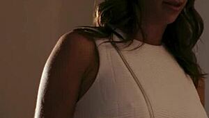 अलेक्सिस फॉक्स को पता चलता है जेक एडम्स मिल्फ्स को चोदने के लिए कैश लेता है, क्यों न मैं?