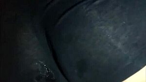 Pijamada con mi amiga en mini shorts negros, big ass teen 18+ action!