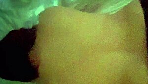 entro al cuarto mientras se vestia y veo su cuerpo