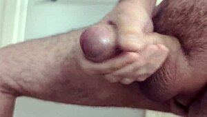 ITS A GOOD DAY TO GET A QUICKIE CUMSHOT