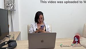 i jerk off in office during steamy chats with girlfriend.