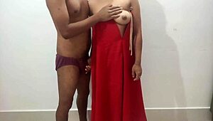 गर्म इंडियन मिल्फ आंटी और 18+ टीन भाभी की स्टेमी चुदाई में लड़ती है