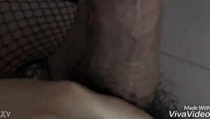 Vietnamese beauty performs an enticing oral session