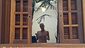 hey, peguei minha cunhada sapatao, que mamada gostosa, né?