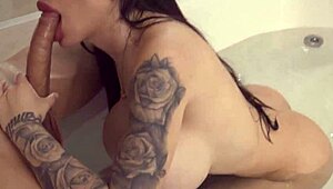 me follo a latina de enormes tetas en jacuzzi y cama