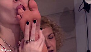 Hey, wanna cum with my wet mouth on your feet? 😜