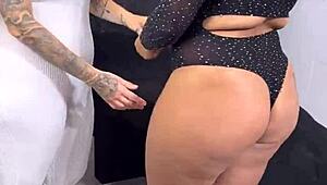 Tatuadora chupa cu da cliente ate gozar na maquina vibrando 😏