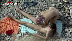 Beach voyeur catches round booty babe swallowing cum in public