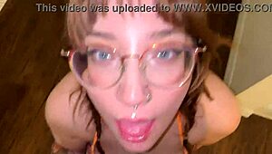 “अरे, प्रिम टेलर, तुम मेरी नॉटी नेबर हो!”