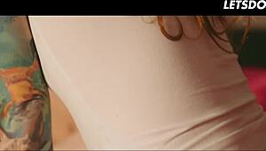 वाह, ऐस्लिन और फॉक्सी सानी एक दूसरे की वेट पस्सीज के साथ प्ले करना प्यार करती हैं! 😘