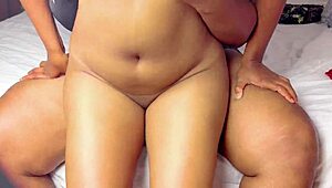 उसकी पिंक पस्सी रफ एक्शन में एमेजिंग टेस्ट करती है