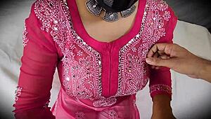 वह चुपके से घुसकर अपनी गर्लफ्रेंड की गीली चूत में जहर उगलता है। घर खाली!