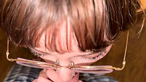 “अरे, प्रिम टेलर, तुम मेरी नॉटी नेबर हो!”