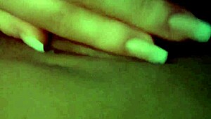 Gostosa se masturbando - parte 2