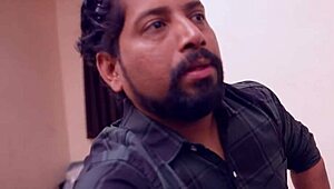 मैंने अपनी स्टीपमॉम को मस्तरबेट करते हुए पकड़ लिया और नजर हटा नहीं सकी