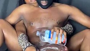 मेरे पड़ोसी ने मुझे मसाज किया फिर डिक चूस लिया