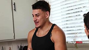 Learn pleasure 101 from step mom Jesse Pony with Victor Ray in steamy session. Get tips from a cougar!