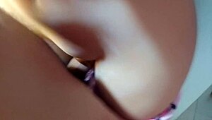 उसने मुझे कंडोम इस्तेमाल करने के लिए मना किया ताकि उसके गंदे मोटे स्टीपडैड से प्रेग्नेंट न हो!