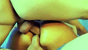 मैरी लव अपनी टाइट चूत को चौड़ा फैलाना पसंद करती है