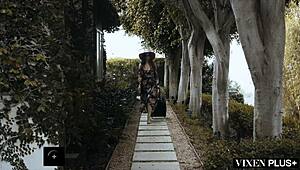 लेना पॉल को उनकी वाइल्ड सीमाओं तक धकेला गया