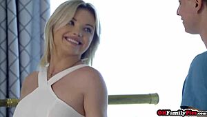 स्टेपब्रो 18+ टीन स्टेपसिस्टर की शेव्ड टाइट चूत चखता है