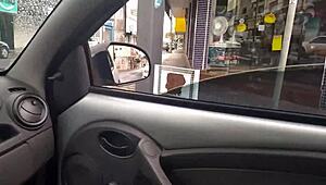 eu to fazendo uber e a mulher do vizinho deu um boquete delicioso no carro pra mim