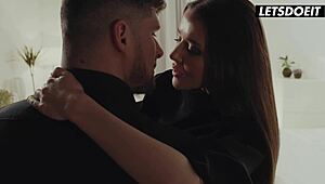 सिबिल बॉयफ्रेंड के वाइल्ड सपने को टाइट डॉगी चुदाई से पूरा करती है