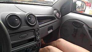 eu to fazendo uber e a mulher do vizinho deu um boquete delicioso no carro pra mim