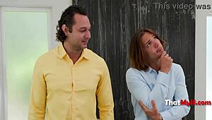 कठोर मिल्फ बॉस से हिसाब चुकाने वाला थ्रीसम सेक्स