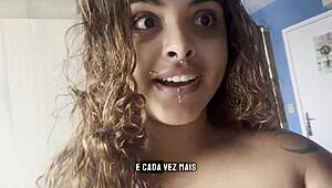 Naked curvy woman drinks coffee while chatting