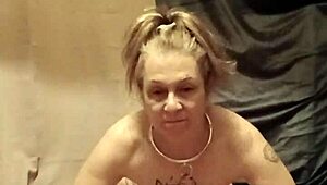 Esclave F Autoseance Uro with Insulting Masturbation Feels Raw