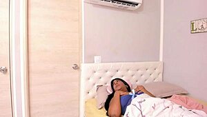 मेरी स्टेपसिस्टर मुझे कम से भरने के लिए मांग रही है... ओप्स!