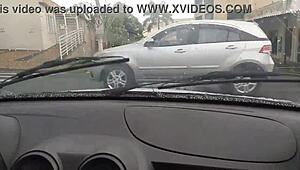 eu to fazendo uber e a mulher do vizinho deu um boquete delicioso no carro pra mim